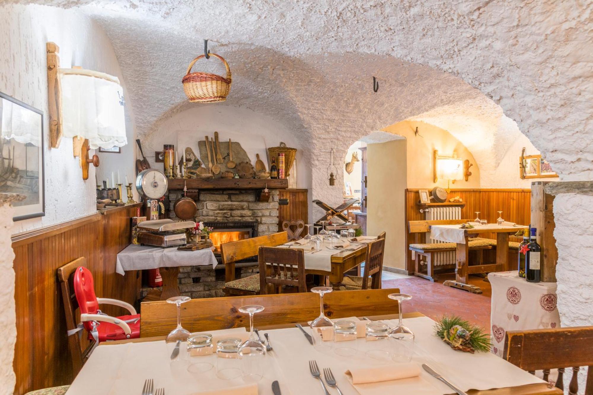 Usseaux La Placette - Albergo Diffuso E Trattoria المظهر الخارجي الصورة
