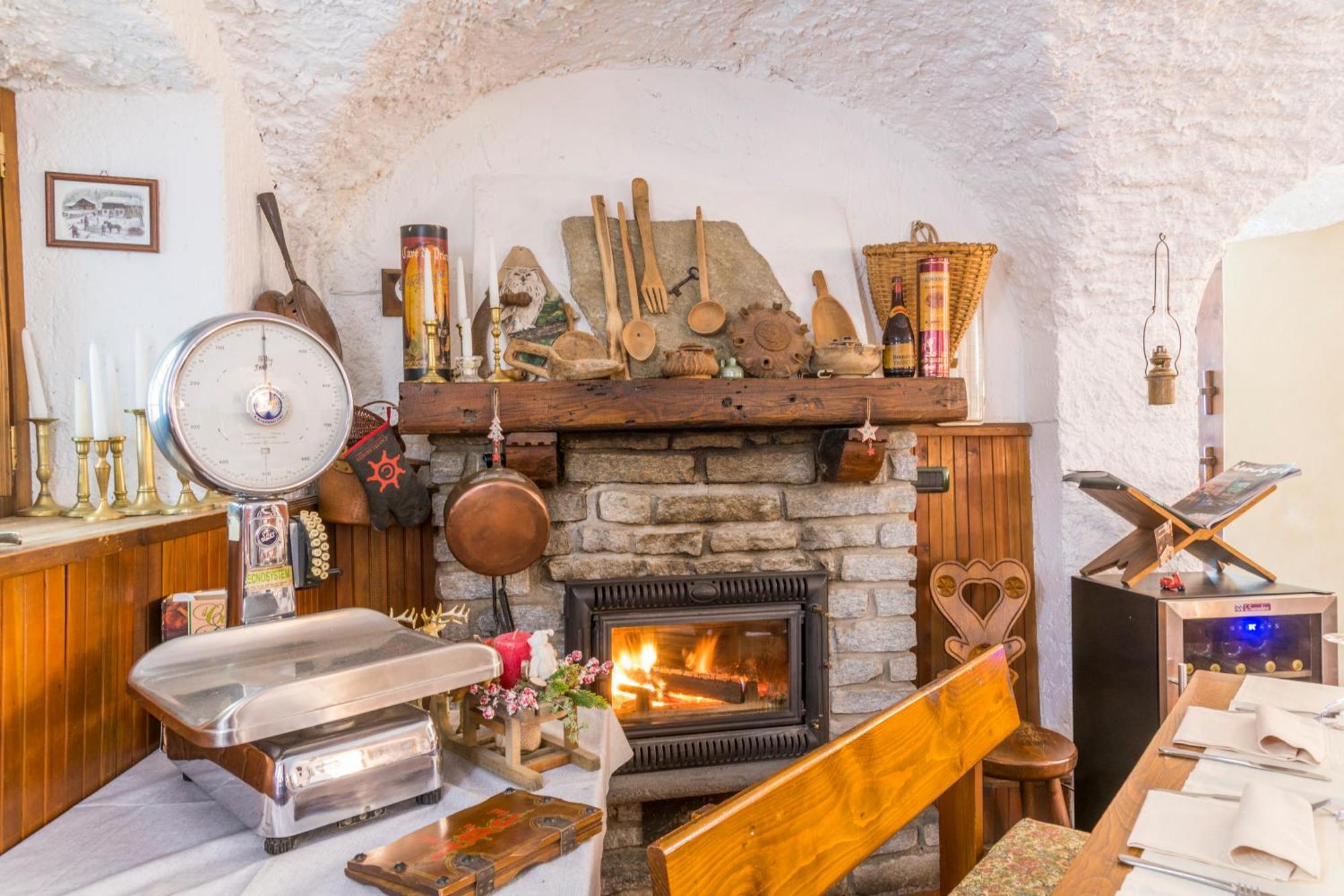 Usseaux La Placette - Albergo Diffuso E Trattoria المظهر الخارجي الصورة