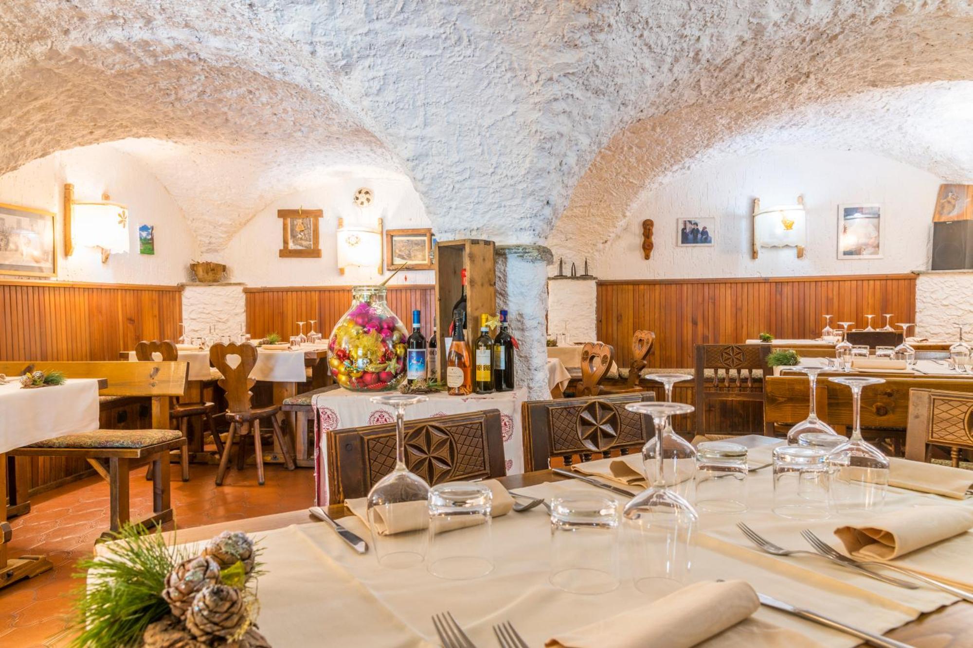 Usseaux La Placette - Albergo Diffuso E Trattoria المظهر الخارجي الصورة