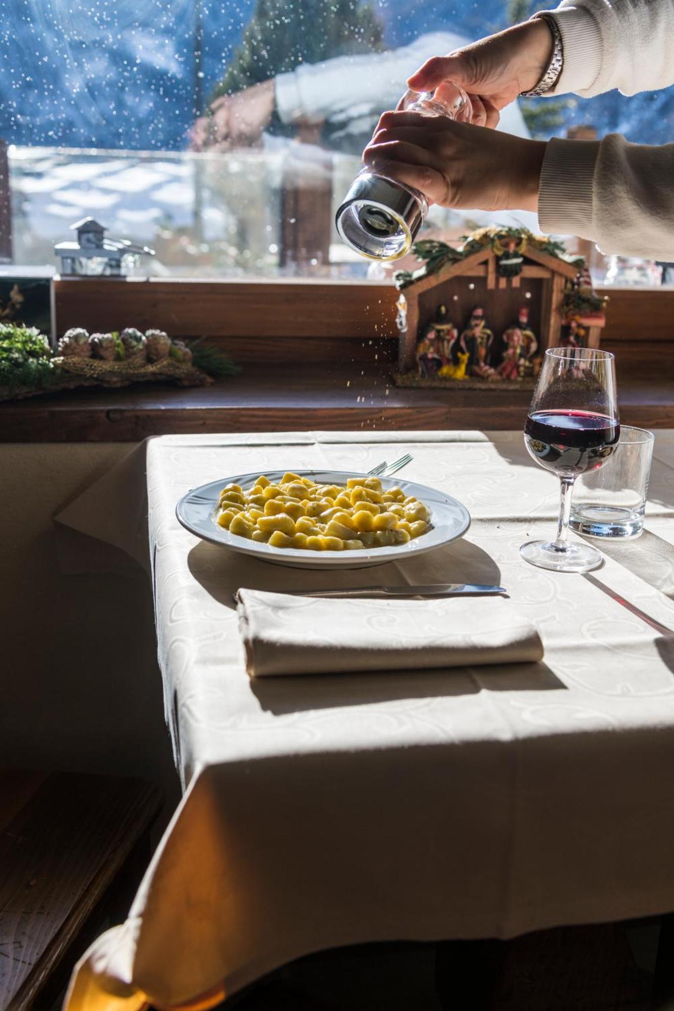 Usseaux La Placette - Albergo Diffuso E Trattoria المظهر الخارجي الصورة